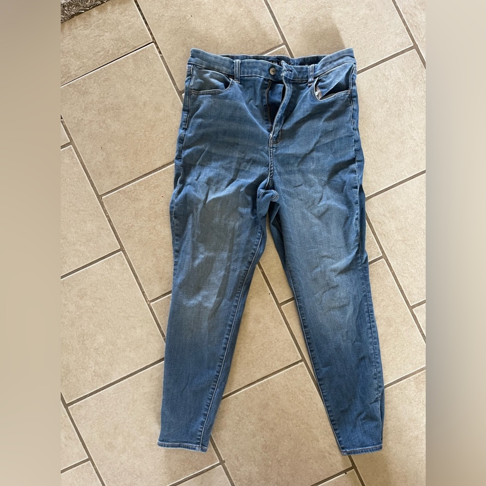 SOLD. American Eagle Outfitters Curvy Highest rise Jegging 16